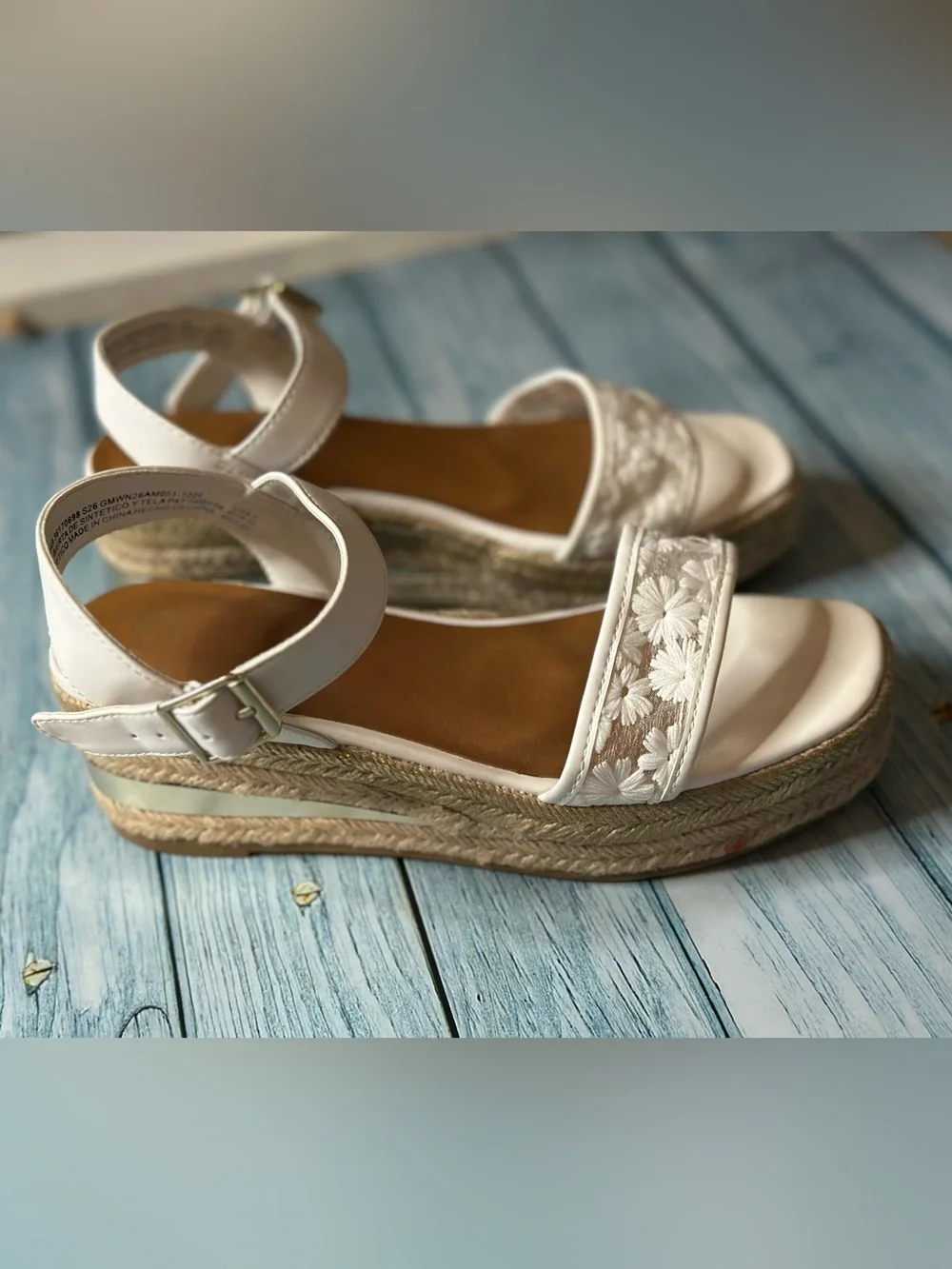 White Braided Straw Platform Sandals with Floral Mesh Stitching on Strap | Sz:3Y
